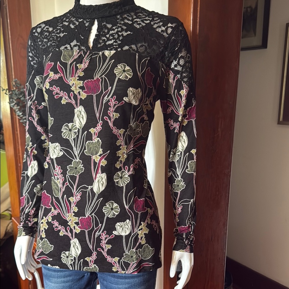 NWT Style&Co size small Floral Lace Women's Top - Black and Pink